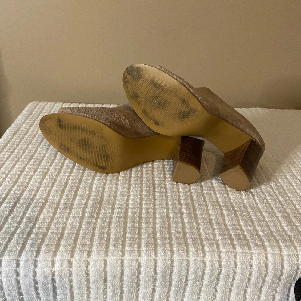 Steve Madden “Navea” Suede Heels